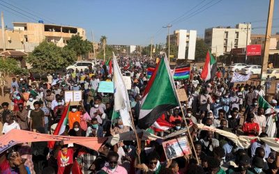 행진에 나선 수단의 시위대
출처: MENA Solidarity